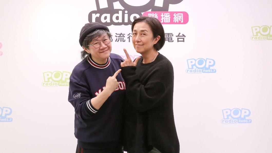 黃韻玲上toto主持的POP Radio《幕前幕後偷偷看》節目。（圖／POP Radio提供）