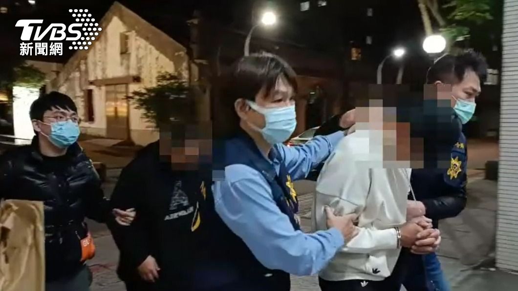警方另外逮捕助陣的2名共犯。(圖/TVBS)