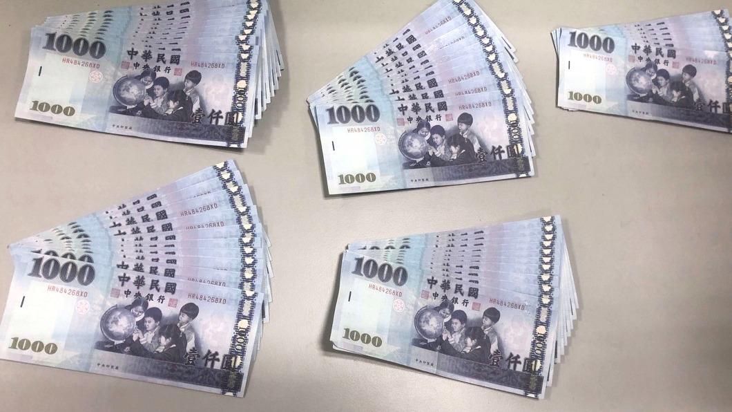 通緝犯持假鈔網購黃金 警佯裝工人壓制逮捕