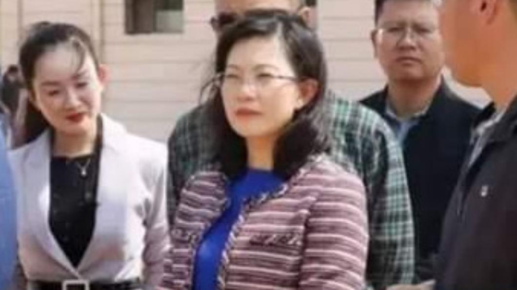 段穎年僅38歲就出任雲南省投資促進局黨組書記,曾是最年輕的正廳級女幹部。(圖/翻攝自《微博》)