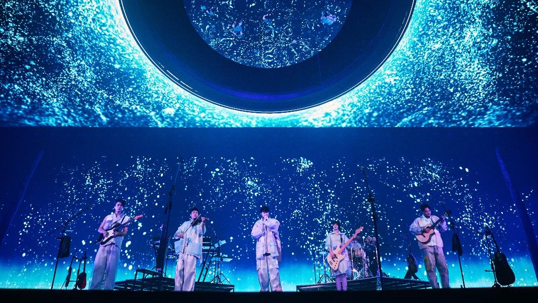 青峰唱太用力!身體「這部位」當場受傷 團員急忙搶救畫面曝