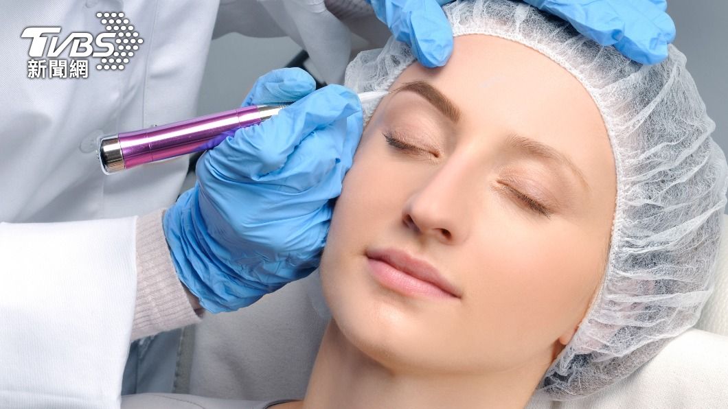 診所指出,紋眉務必要找有經驗和技術的專業人士。(示意圖/shutterstock 達志影像)