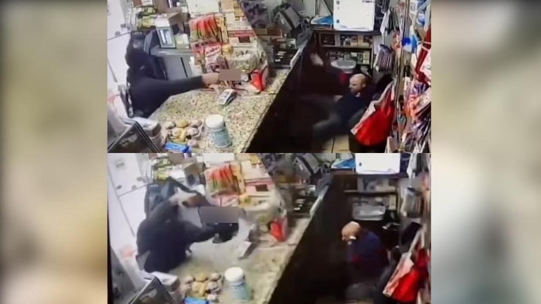 槍手接連持手槍與AR-15步槍狂射,讓老闆中彈倒地。(圖/翻攝自《每日郵報》)