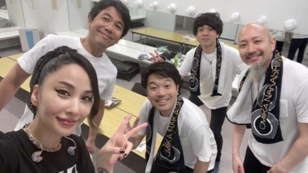 中島美嘉(左)和樂手老公馬谷勇(右)於公於私都密不可分。(圖/翻攝自中島美嘉IG)