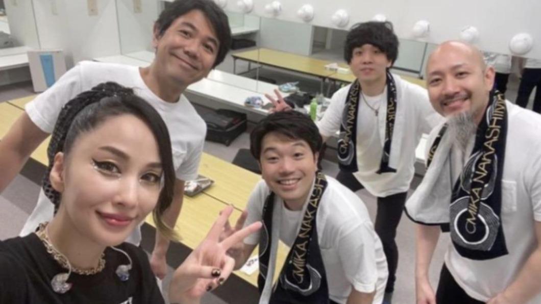 中島美嘉(左)和樂手老公馬谷勇(右)於公於私都密不可分。(圖/翻攝自中島美嘉IG)