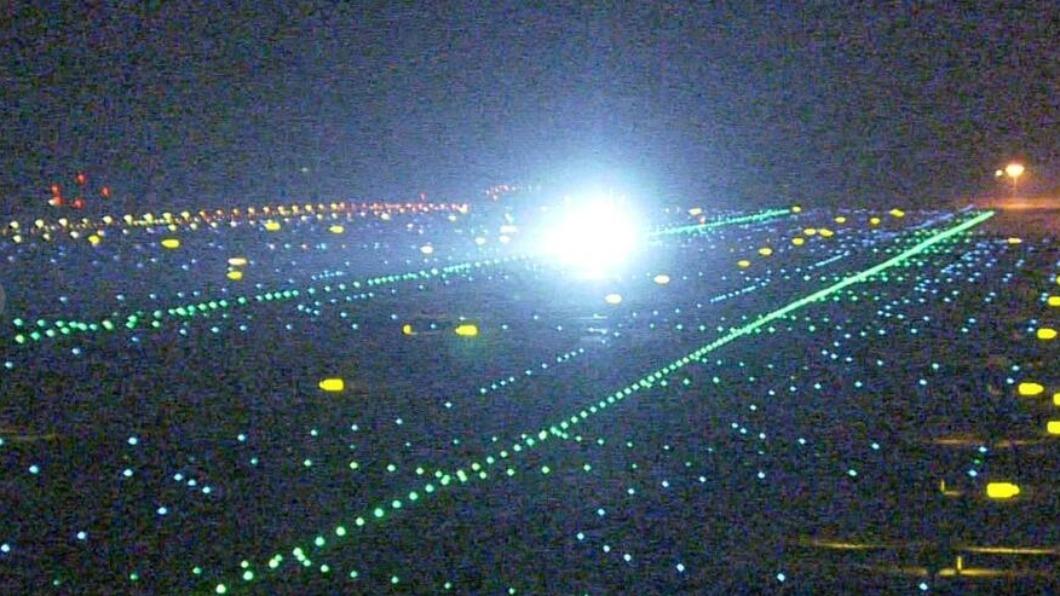 日航編號331班機最後在20日凌晨1時55分「飛回羽田」。（圖／翻攝自《每日放送》）