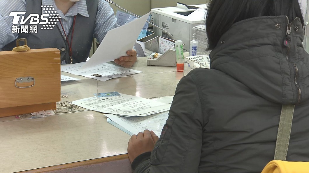 別跑錯！領務局曝辦護照「省時小撇步」　這天起增設第二收件場