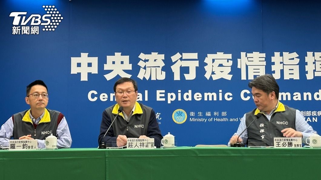 室內脫罩首日!指揮中心記者會台上脫了 這時間可望全面免戴