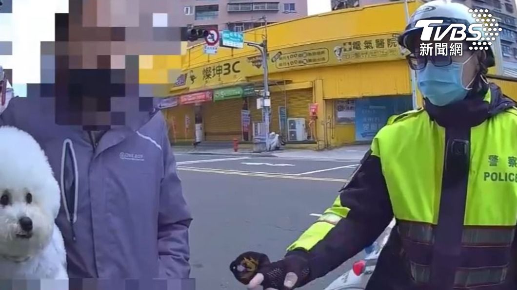 緊抱愛犬是這理由！　毒蟲遛狗違規遭警攔一搜發現海洛因