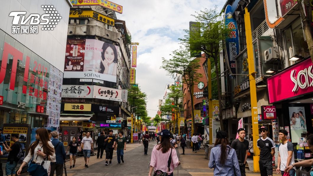 百貨、量販店等場所可以不用配戴口罩。(示意圖/shutterstock達志影像)
