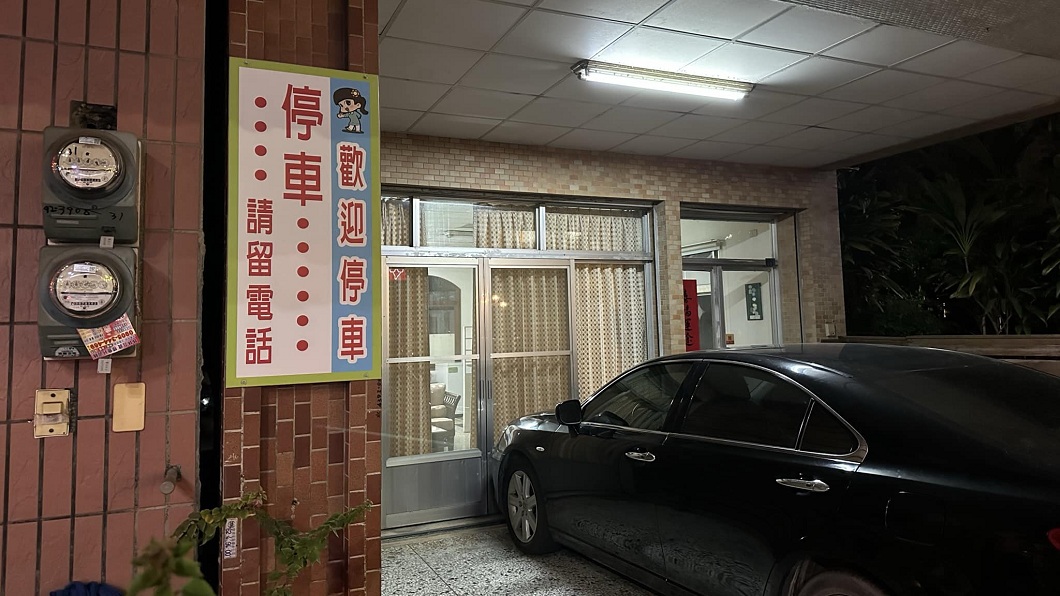 家門前掛「歡迎停車」告示牌 屋主曝原因暖哭網:活菩薩