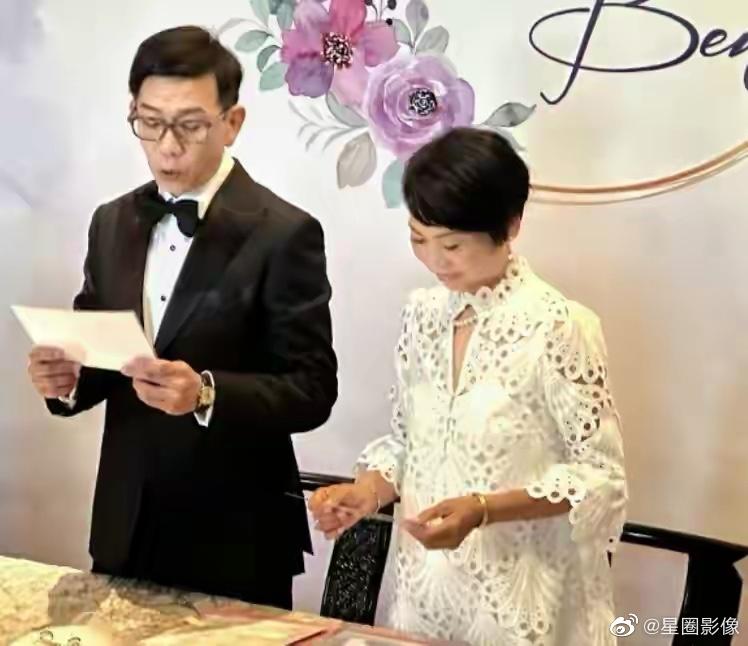袁富華念結婚誓詞。（圖／翻攝自星圈影像微博）