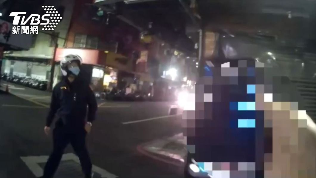 員警大動作搜索和找尋，這才發現男子謊報鎖定他位置前往找人。（圖／TVBS）