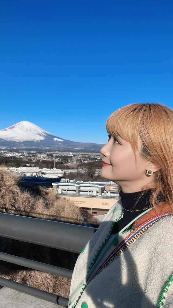 她開心到日本追富士山。（圖／翻攝自小筠臉書）