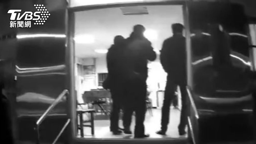 哩喜嘞大聲啥！乘客口罩滑落司機勸　從公車吵到警所告了