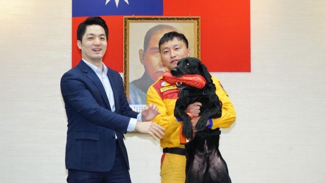 搜救犬「Hugo」個性活潑親人，成為最萌亮點。（圖／北市府提供）