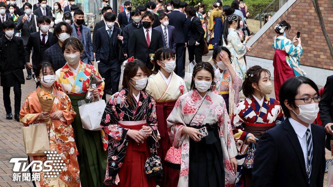 日本擬提高「性行為合法年齡」門檻,從現行13歲調整為16歲。(圖/達志影像美聯社)