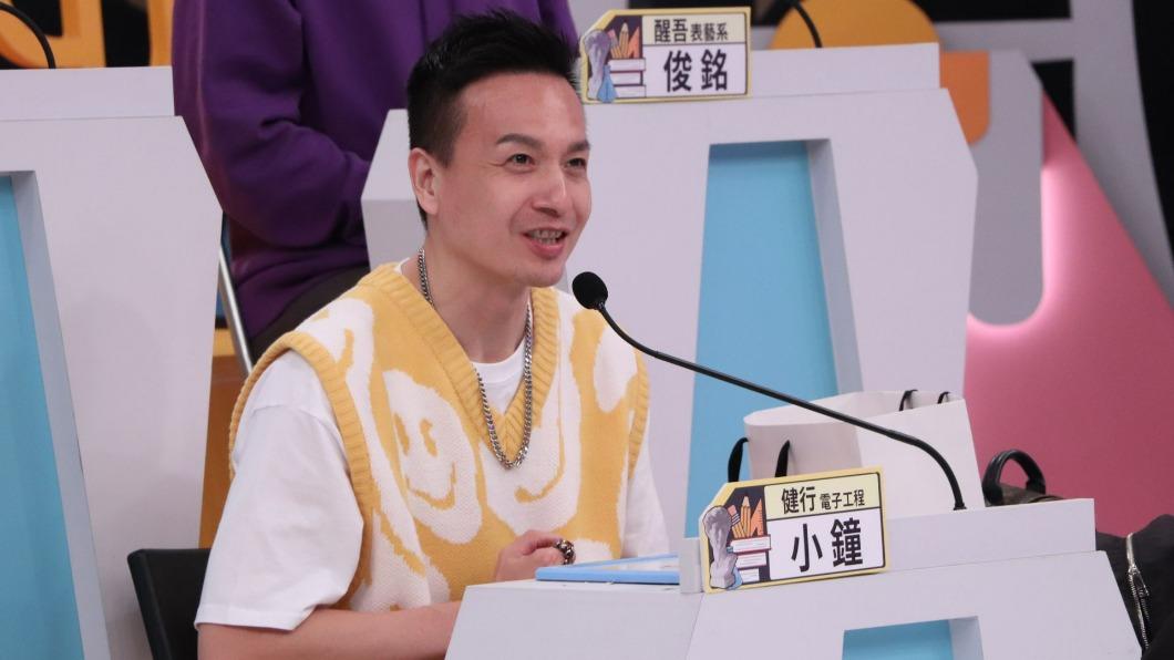 小鐘日前進棚錄影。(圖/中天提供)