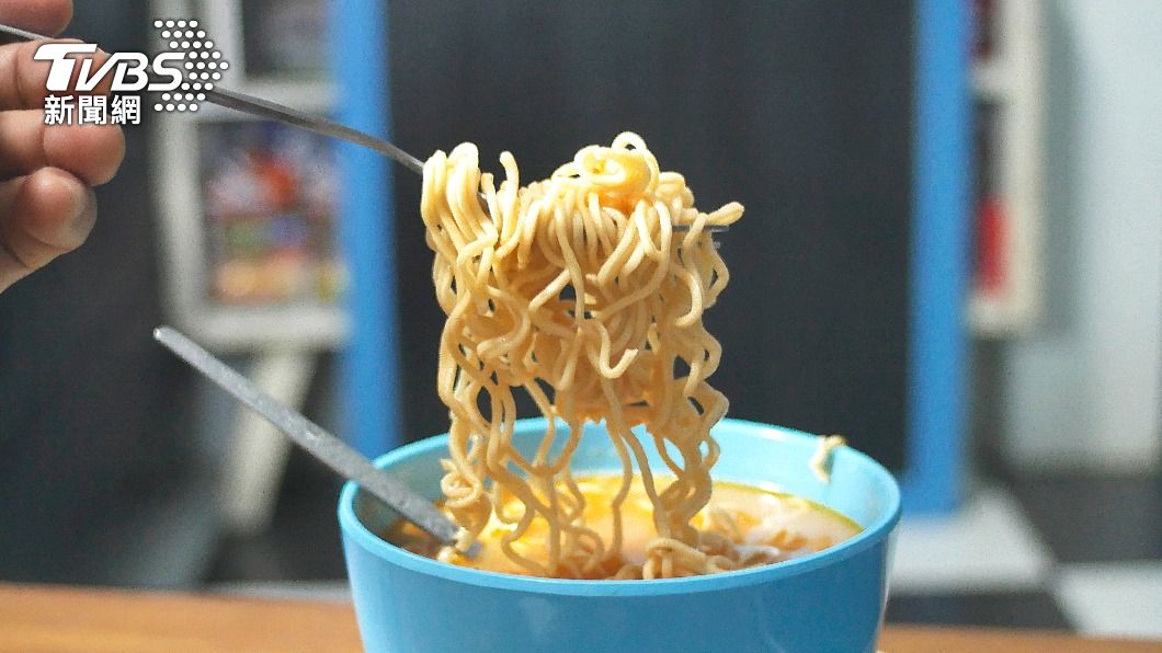另一半也不行!共吃1碗麵驚見1習慣 女崩潰拒吃:超噁