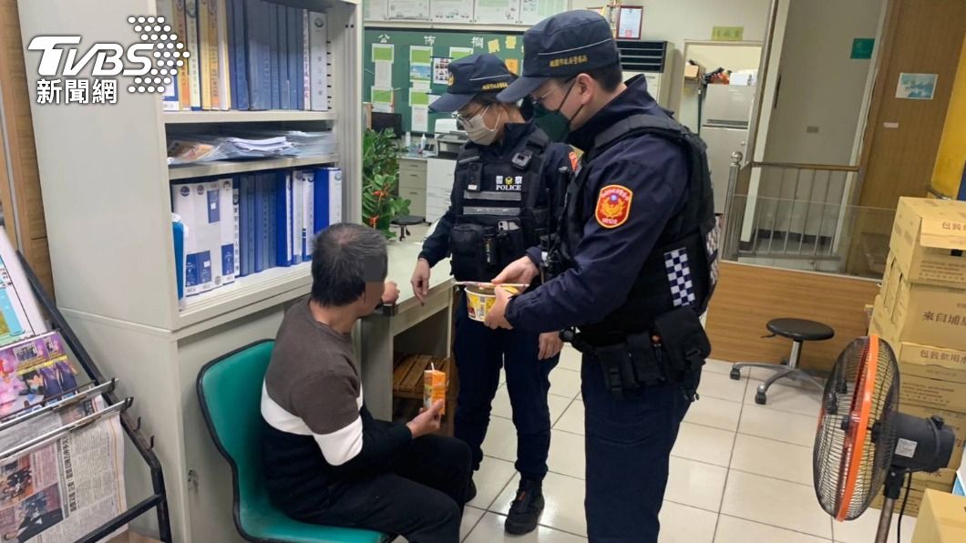 困寒夜16小時!男誤闖倉庫遭反鎖 靠微弱聲獲救險冷死