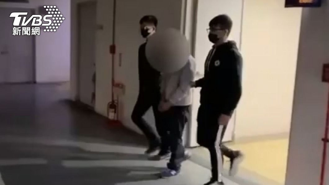 警方將男子送辦。(圖/TVBS)