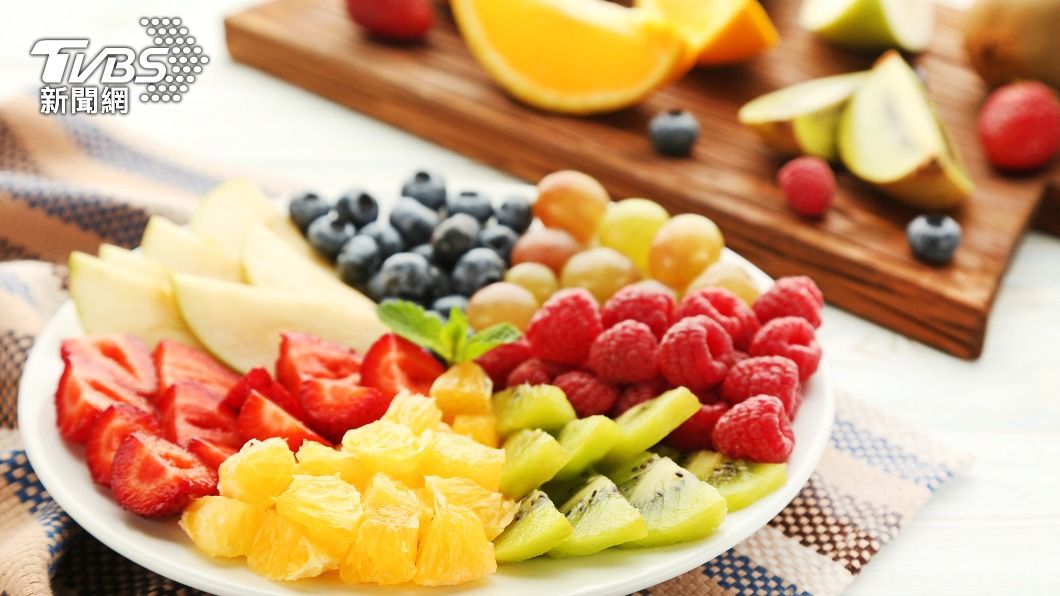 富養的小孩多缺乏自理生活的能力,有些連水果都不會切。(示意圖/shutterstock達志影像)