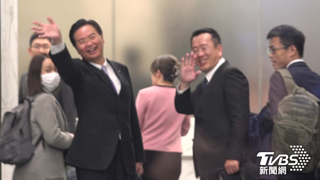 吳釗燮(左)與顧立雄(右)前往美國在台協會華盛頓總部出席台美國安會談。(圖/中央社)