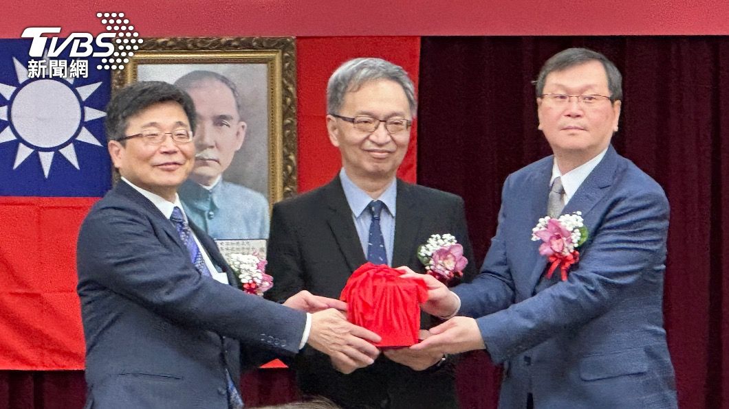 莊人祥今接棒掌疾管署！薛瑞元監交曝4個月內要完成這任務