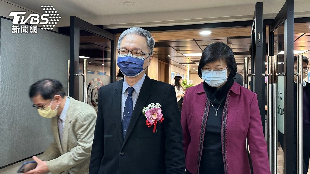 衛福部長薛瑞元今（22）日出席疾管署署長交接儀式。（圖／TVBS王馨儀攝）