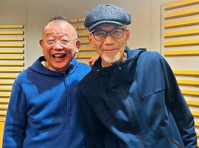 笑福亭笑瓶向笑福亭鶴瓶(左)拜師學藝。(圖/翻攝自笑福亭鶴瓶Blog)