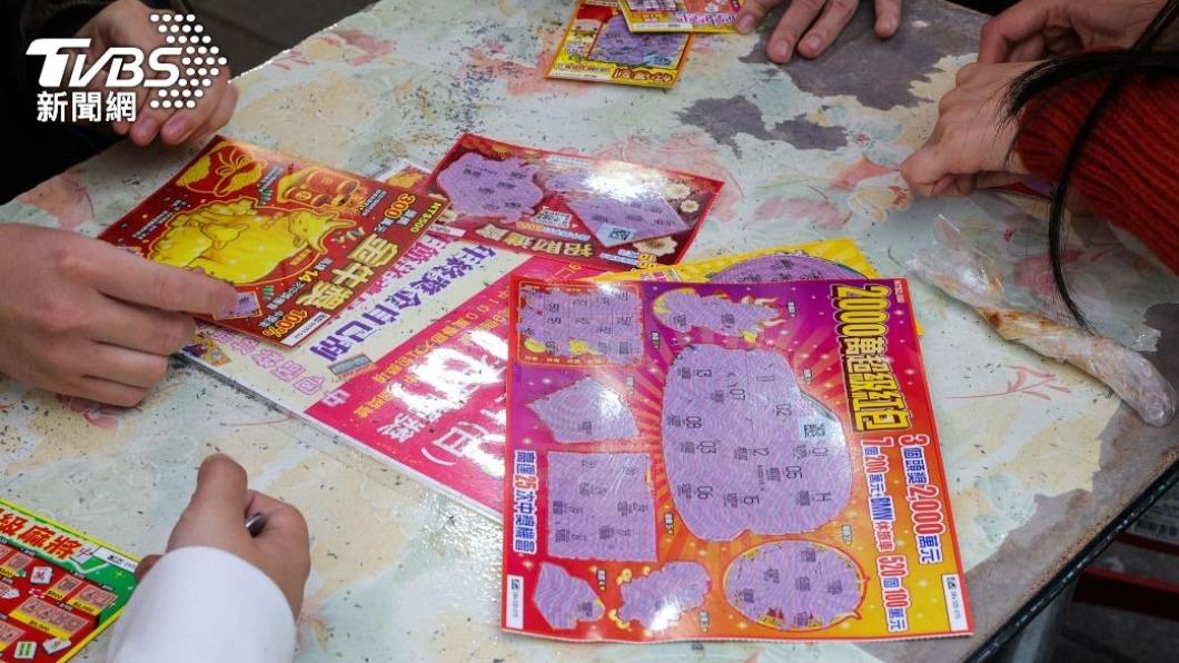 高雄男刮刮樂時錢被偷了。（示意圖，與事件無關／TVBS資料畫面）
