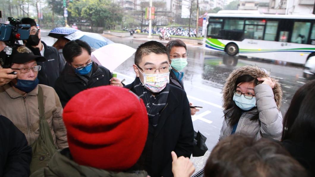 上午市長謝國樑，特地前往站牌視察民眾上班情況　（圖／基隆市政府提供）