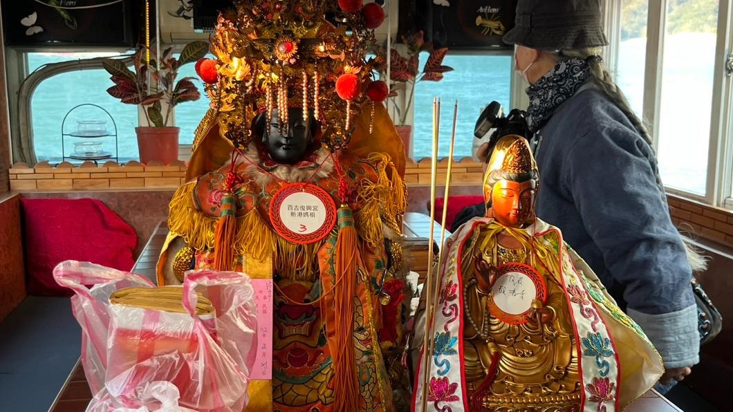 全台唯一!水上媽祖遶境祈福 28尊神明石門水庫遊湖