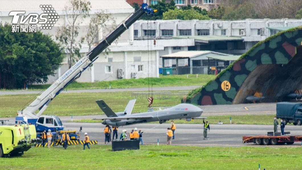 畫面曝光!騰雲無人機機件異常 起飛失控衝出跑道
