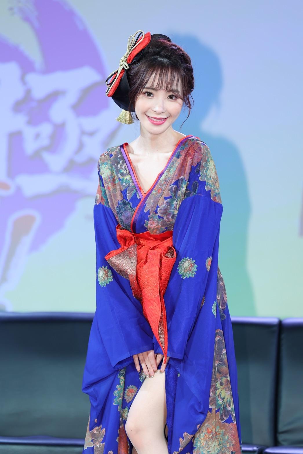 桃乃木香奈稱自己向「大姊」波多野結衣討教色誘技巧。(圖/黃城碩攝)