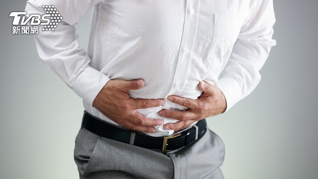 男患者結石卡在輸尿管令他疼痛不堪。(示意圖/shutterstock達志影像)