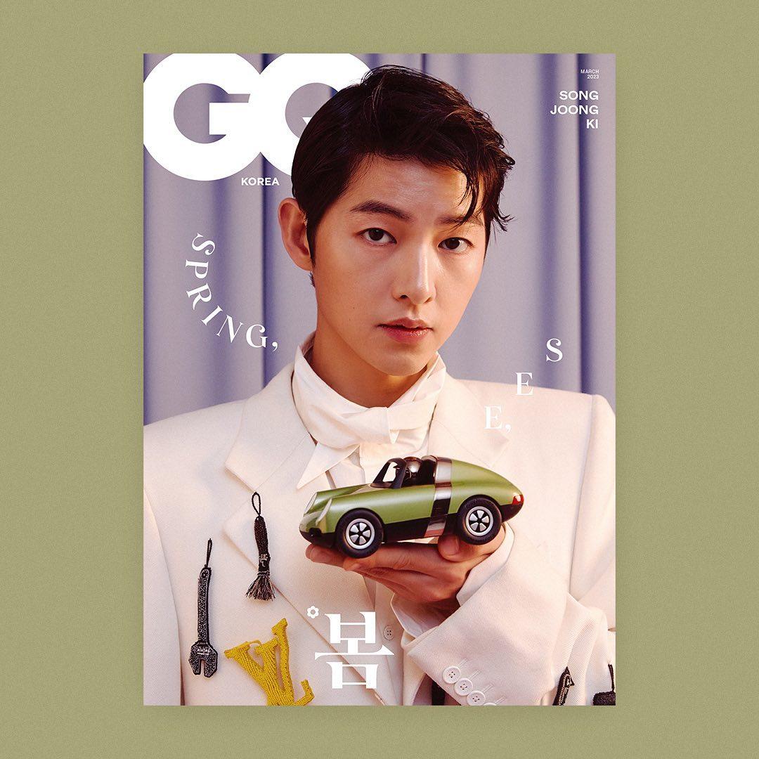 面對韓國《GQ》訪問,宋仲基聊到與凱蒂相關的傳言。(圖/翻攝自gq_korea IG)
