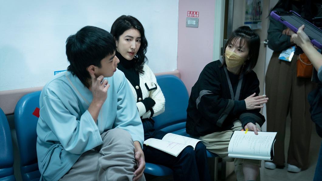 楊謹華與導演的笑點接近,兩人在現場時常笑到不行。(圖/愛奇藝國際站)