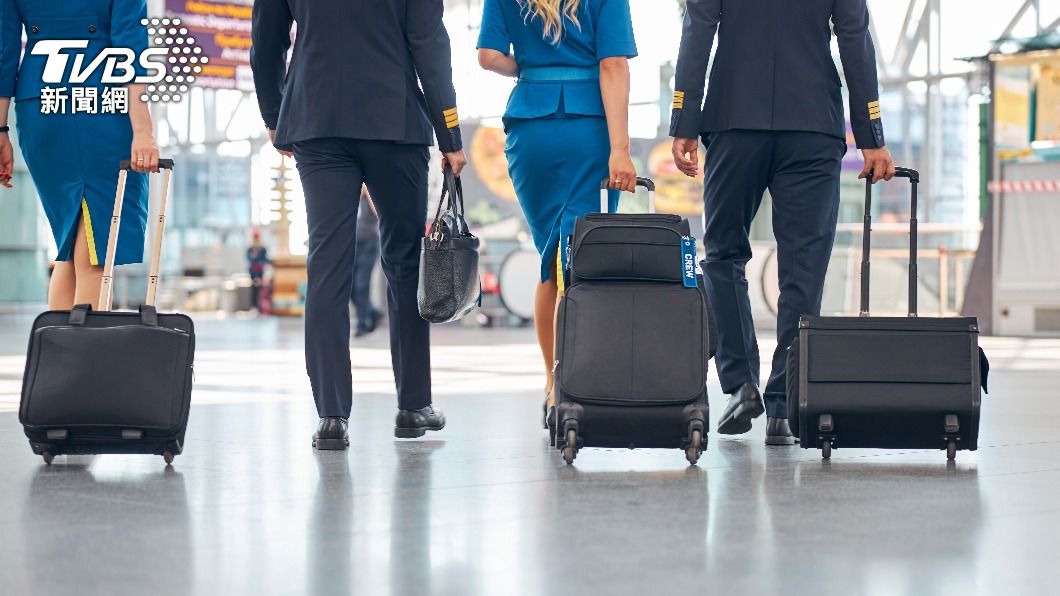 空姐超賺很夢幻?10年老鳥揭「底薪37K」:還要扣勞健保