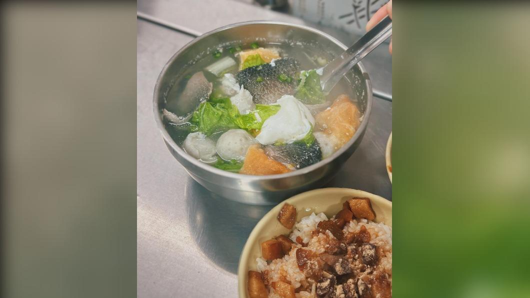 肉燥飯、特製湯是這間店的招牌。（圖／翻攝自歐陽靖 臉書）