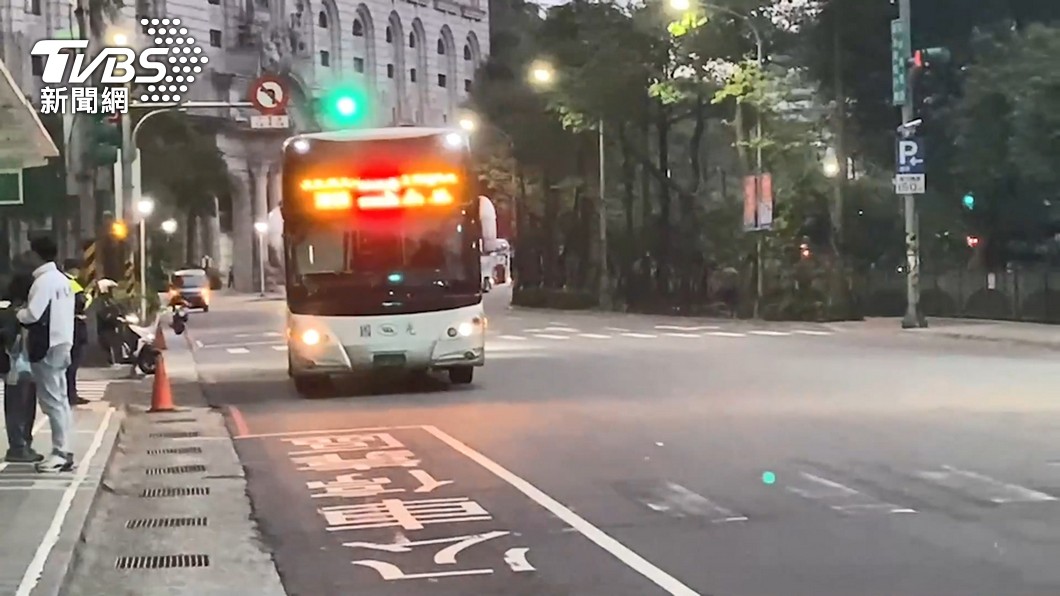 懶人包/TPASS悠遊卡上路 預購、手機加值、定期票退費一次看
