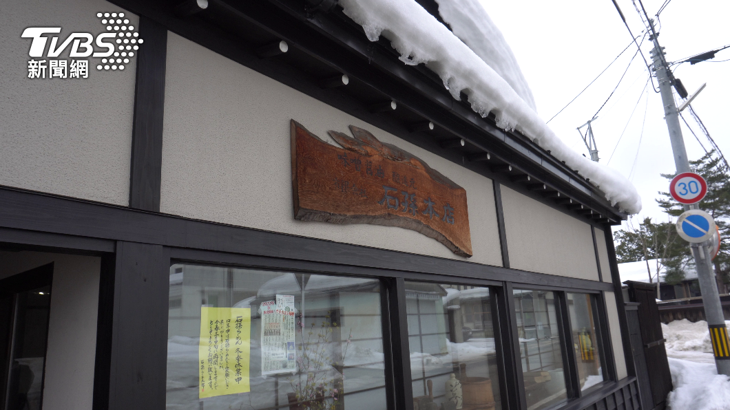 石孫本店以秋田當地原料至今堅持手工釀造醬油、味噌。（圖／葉韋辰攝）