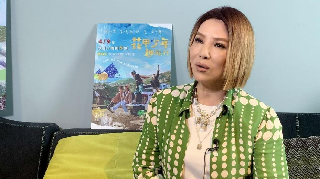 葉璦菱不斷叮嚀兒子護嗓。(圖/東森提供)