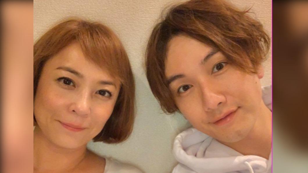 雙方昨日透過經紀公司證實離婚一事。(圖/翻攝自@stage_natalie Twitter)