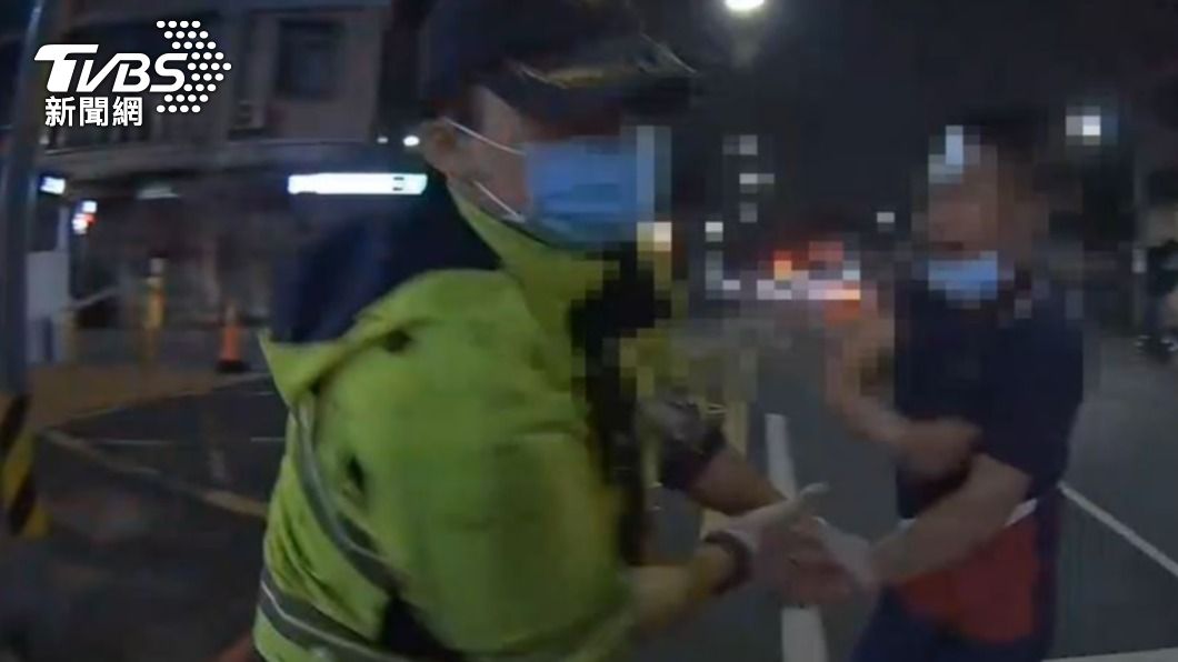救護暴力!醉男撞破頭送醫爆走 拳毆救護員害腦震盪