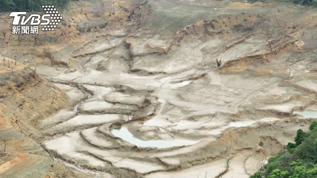 當地住了60幾年的民眾也坦言水庫完工以來沒見過這樣的情況。(圖/TVBS)