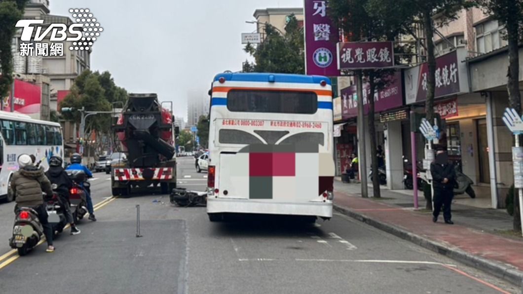 混凝土車駕駛和公車運將均被依過失致死罪移送。(圖/TVBS)
