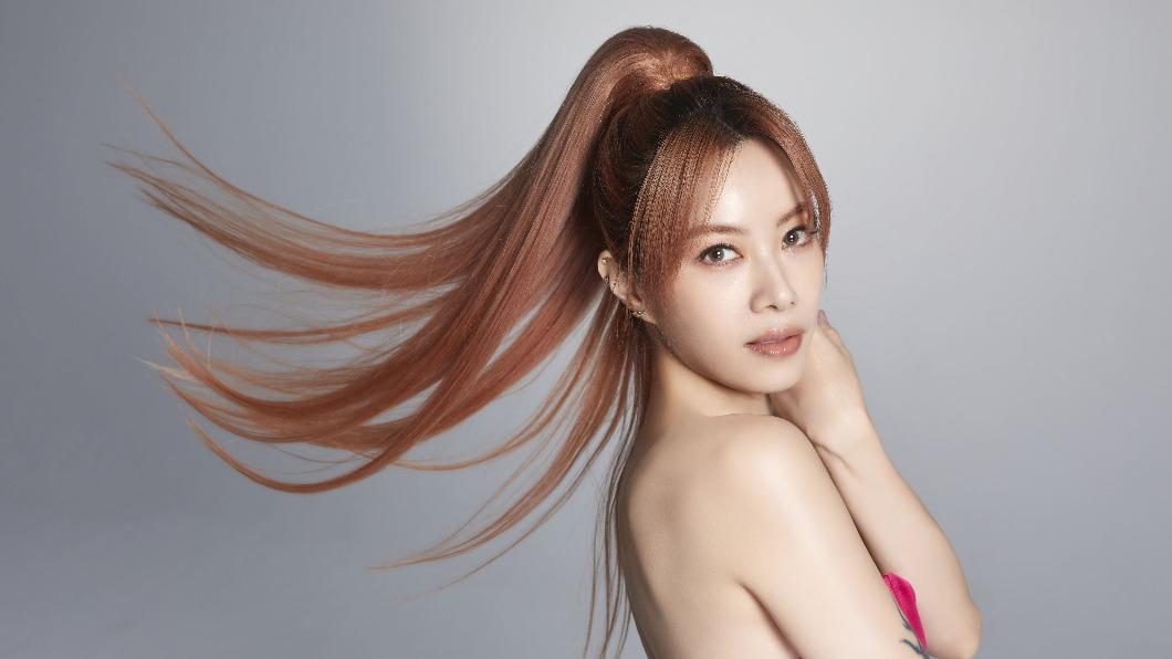 看不出44歲!徐懷鈺緊緻裸背曝光 預告揭曉自己的故事