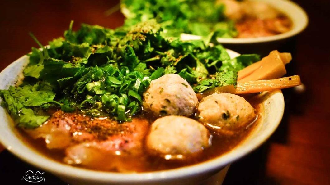 台日組合搭在一起卻意外好吃。(圖/Cutier 吃飯中提供)