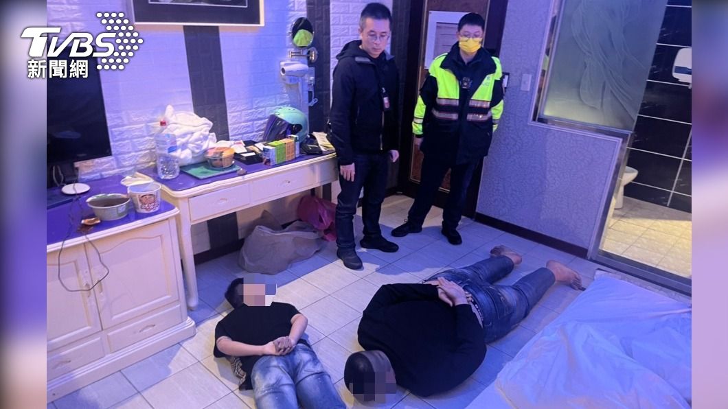 六名嫌犯為四海幫海富堂成員,最近打算重起爐灶卻被警方瓦解。(圖/TVBS)